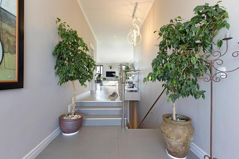 To Let 5 Bedroom Property for Rent in Chapman